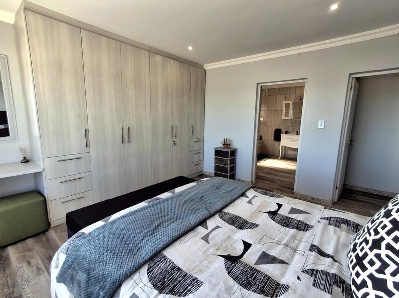 4 Bedroom Property for Sale in Da Gama Bay Western Cape